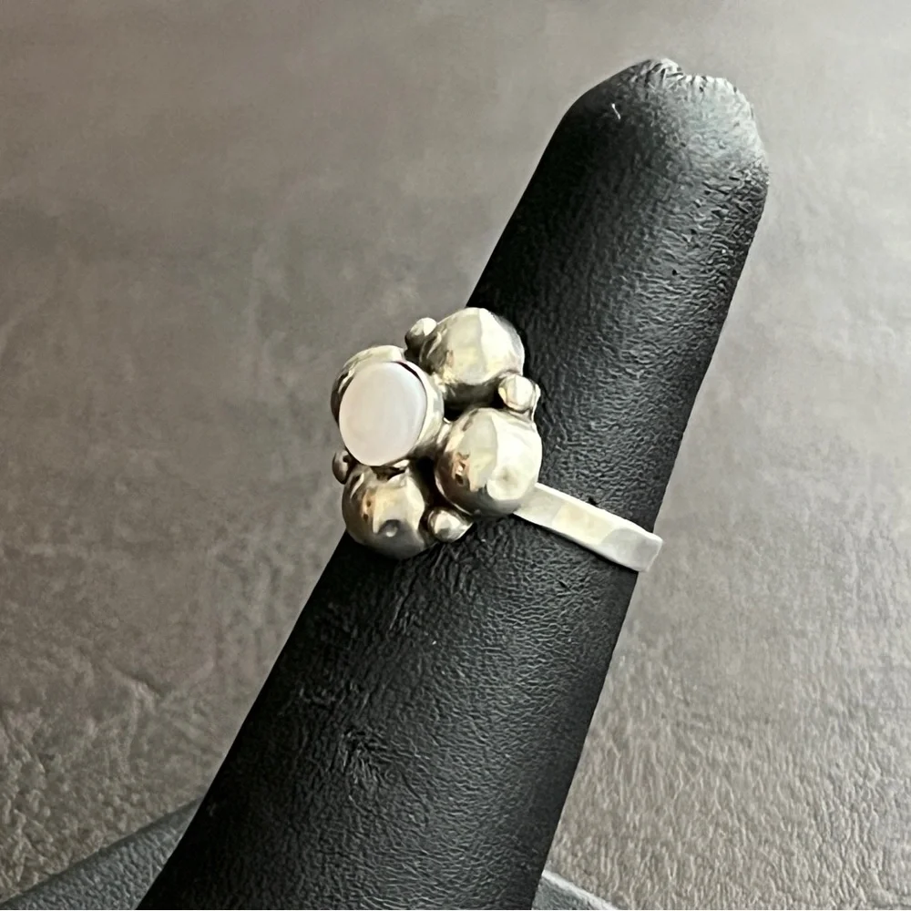 Vintage Taxco Mexico sterling silver and mother of pearl ring